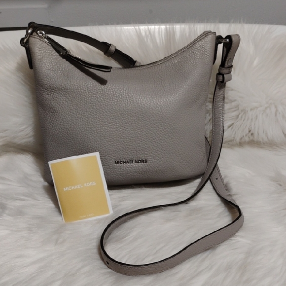 Michael Kors Handbags - SALE! Michael Kors Pebble Leather Crossbody Bag Hardly Used